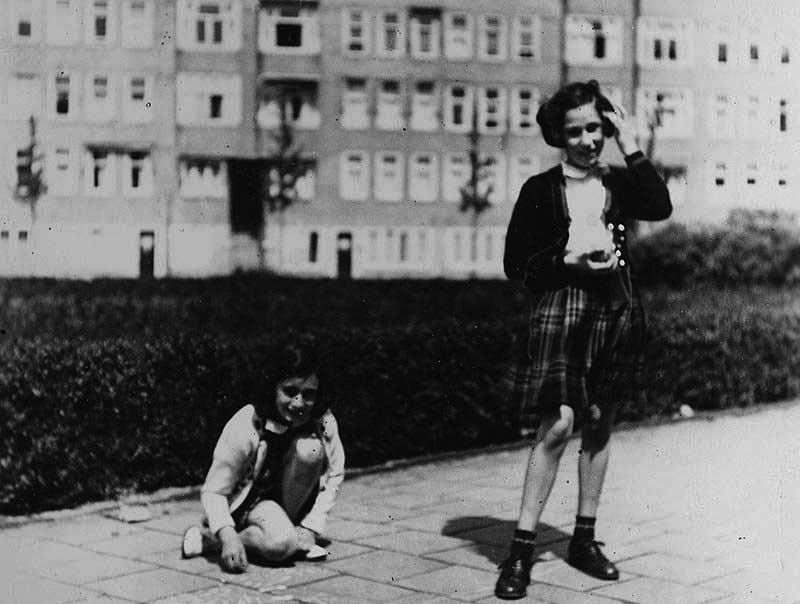 PITTS-01-ANNE FRANK